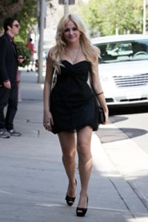 Pixie Lott feet photo thumbnail