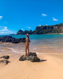 Isis Valverde feet photo thumbnail