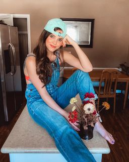 Tiffany Alvord feet photo thumbnail