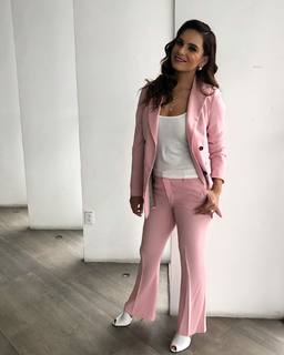 Tania Rincón feet photo thumbnail