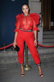 Olivia Culpo feet photo thumbnail
