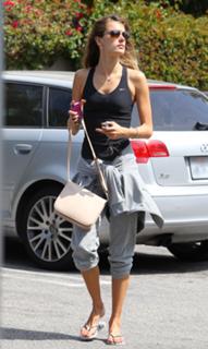 Alessandra Ambrosio feet photo thumbnail