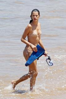 Alessandra Ambrosio feet photo thumbnail