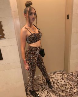 Victoria Waldrip feet photo thumbnail