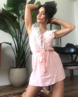 Vanessa Hudgens feet photo thumbnail