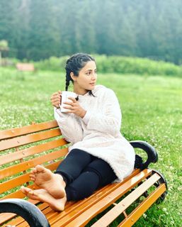 Hina Khan feet photo thumbnail