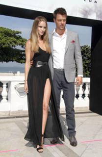 Rosie Huntington-Whiteley feet photo thumbnail