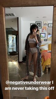 Rumer Willis feet photo thumbnail