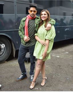 Parineeti Chopra feet photo thumbnail