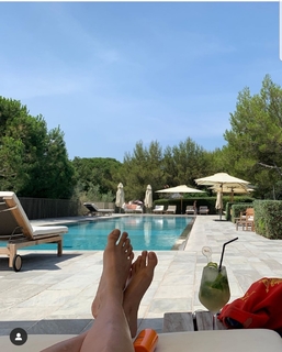 Cara Delevingne feet photo thumbnail