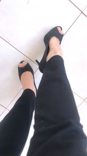 Alaine Crissiê feet photo thumbnail