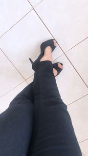 Alaine Crissiê feet photo thumbnail