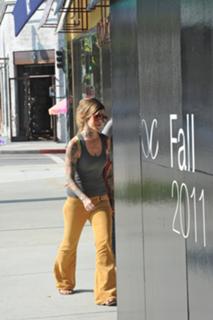 Katherine von Drachenberg feet photo thumbnail
