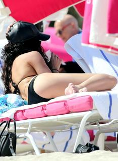 Vanessa Hudgens feet photo thumbnail