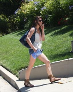 Ashley Greene feet photo thumbnail