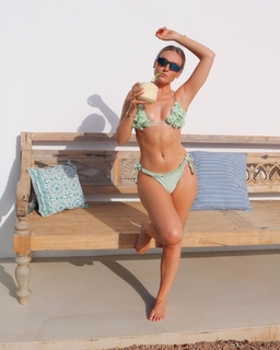 Perrie Edwards feet photo thumbnail