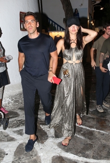 Adriana Lima feet photo thumbnail
