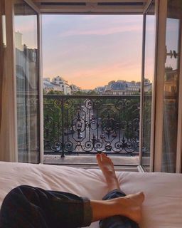 Iris Mittenaere feet photo thumbnail
