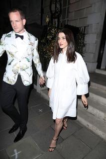 Rachel Weisz feet photo thumbnail
