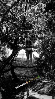Juliana Paiva feet photo thumbnail
