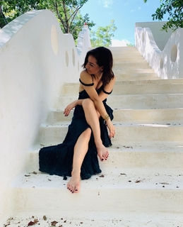 Claudia Lizaldi feet photo thumbnail