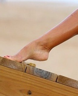 Carolina Ardohain feet photo thumbnail