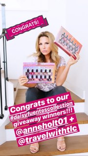 Daisy Fuentes feet photo thumbnail