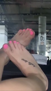 Victoria Waldrip feet photo thumbnail