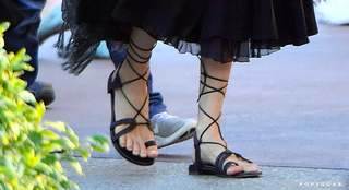 Angelina Jolie feet photo thumbnail