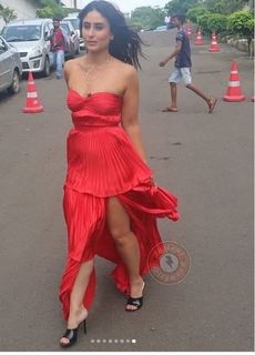 Kareena Kapoor feet photo thumbnail