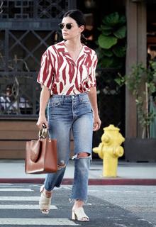 Lucy Hale feet photo thumbnail