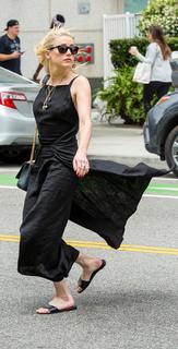 Amber Heard feet photo thumbnail