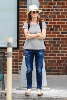 Julianne Moore feet photo thumbnail