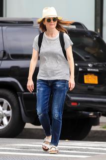 Julianne Moore feet photo thumbnail