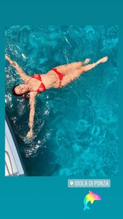 Valentina Vignali feet photo thumbnail