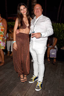 Victoria Justice feet photo thumbnail