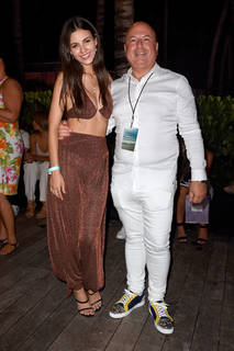 Victoria Justice feet photo thumbnail