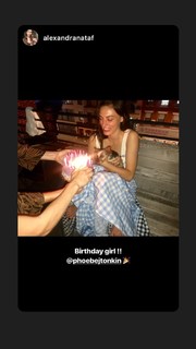 Phoebe Tonkin feet photo thumbnail