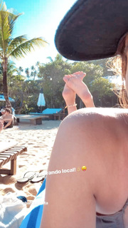 Juliana Paiva feet photo thumbnail