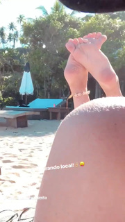 Juliana Paiva feet photo thumbnail