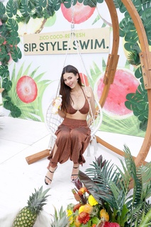 Victoria Justice feet photo thumbnail
