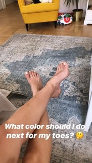Emma Lovett feet photo thumbnail