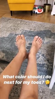 Emma Lovett feet photo thumbnail
