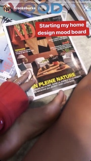 Brooke Burke feet photo thumbnail