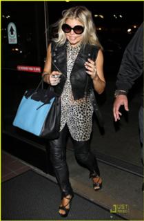 Fergie feet photo thumbnail
