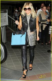 Fergie feet photo thumbnail