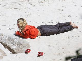 Carolina Dieckmann feet photo thumbnail