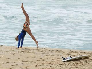 Carolina Dieckmann feet photo thumbnail