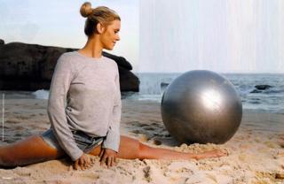 Carolina Dieckmann feet photo thumbnail