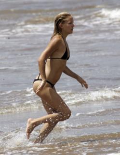 Kate Hudson feet photo thumbnail